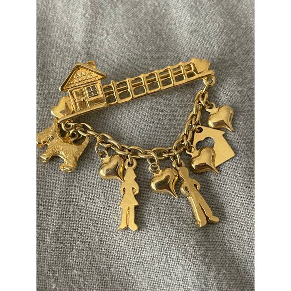 Vintage Trifari Signed Family Charms Gold Tone Pin - Picture 4 of 5
